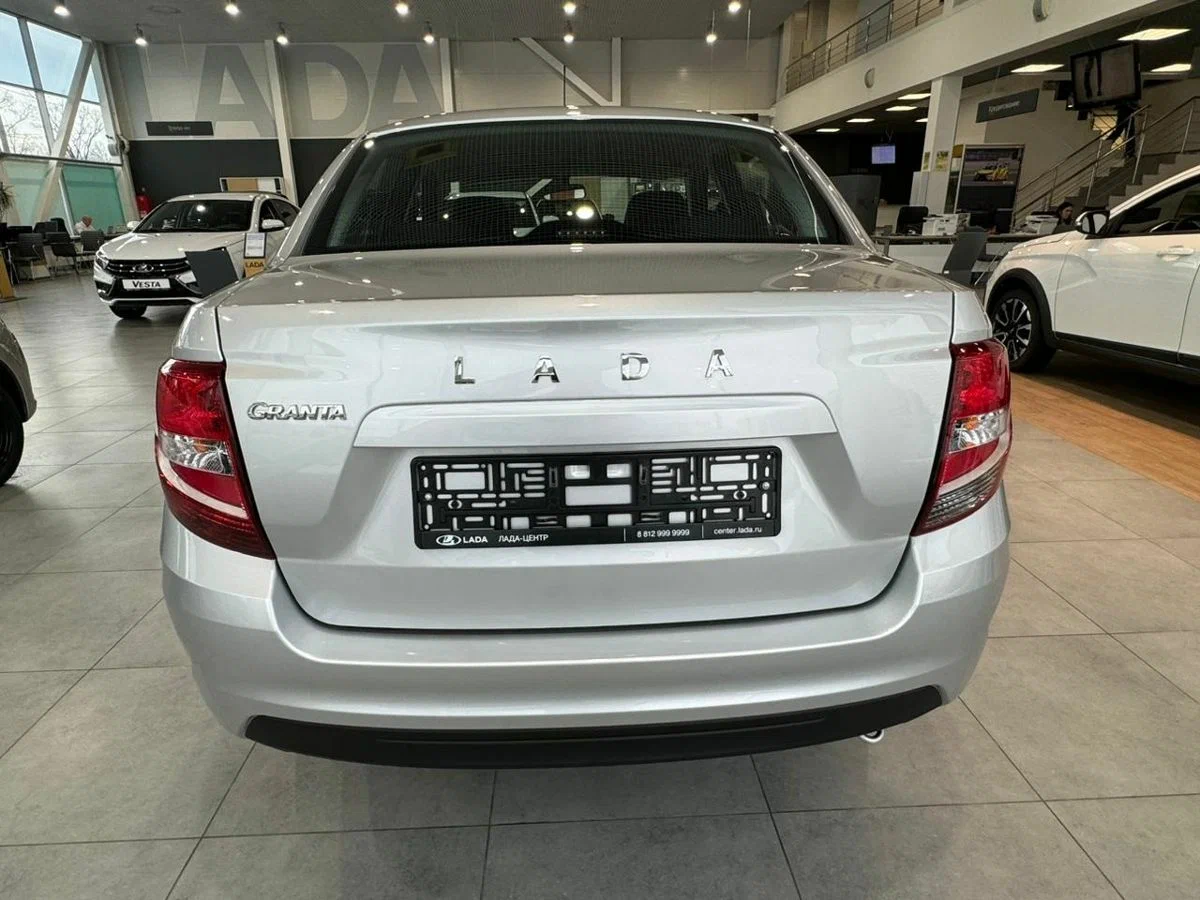 Lada Granta Седан - фото №5